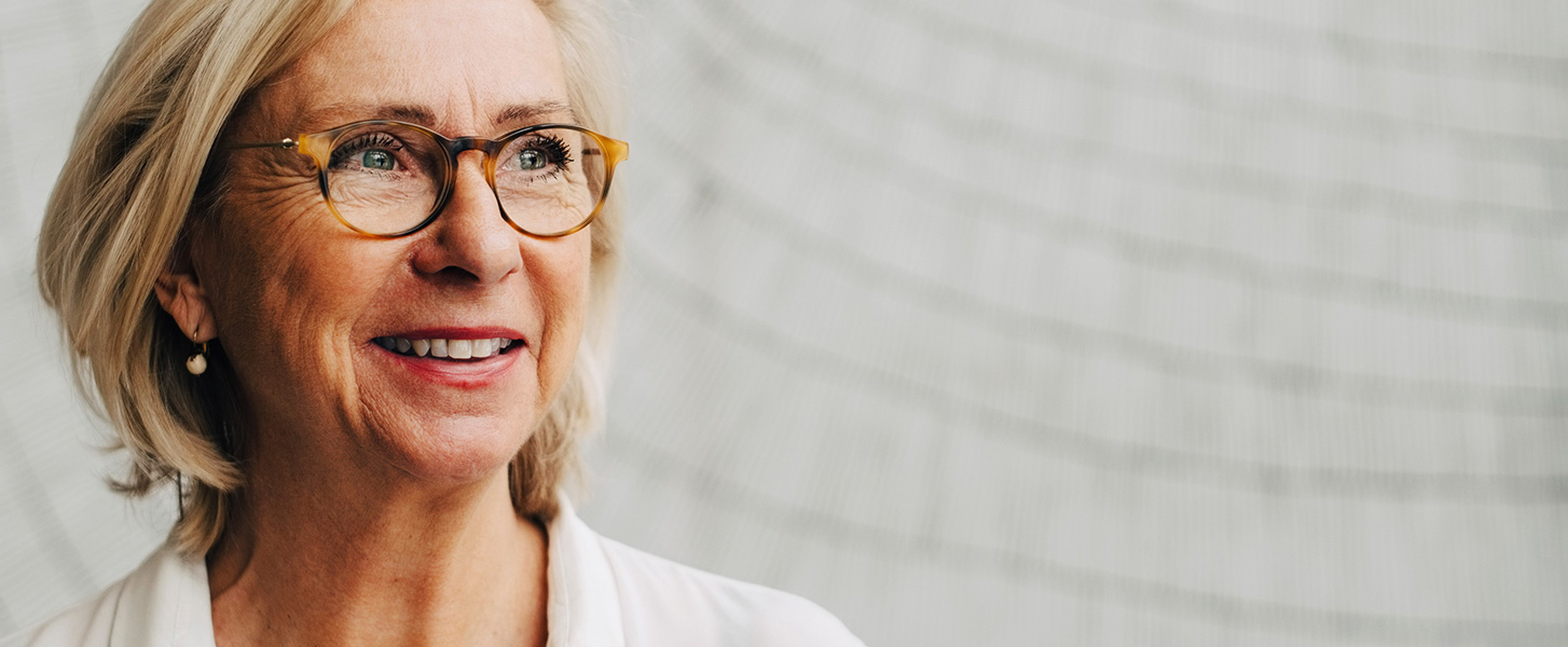 a woman from project management team